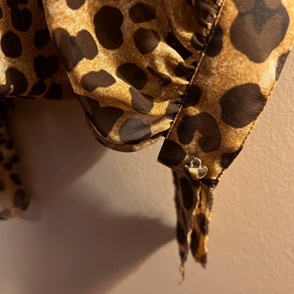 LaROK Leopard Embellished Ruffled V Neckline Tunic - Size M - Picture 5 of 12